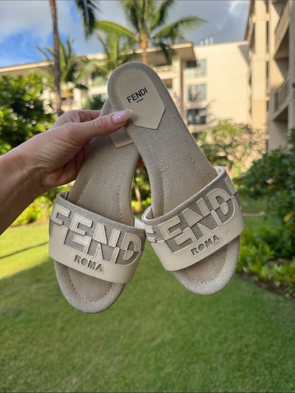 100% Auth Fendi Beige Logo Slide Sandals - Picture 1 of 7